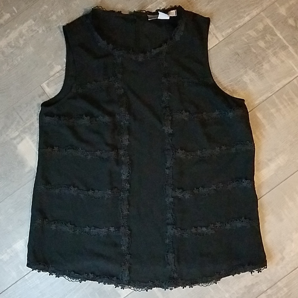 ☀️3/$25 Forever 21 Lace Trim Black Top Small D5